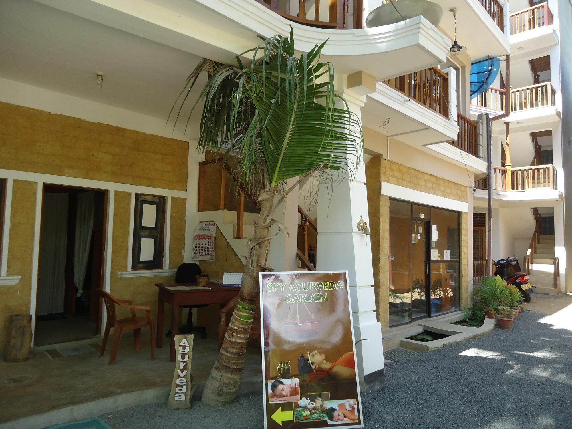 Sky Garden Mini Hotel Mirissa Exterior photo
